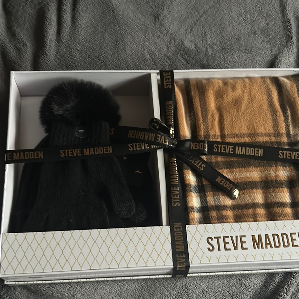 Steve Madden Black and Tan Women’s Gloves and Scarf Set